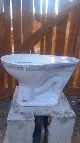 Vendo um vaso novíssimo Deca pronto pra instalar 200 reias