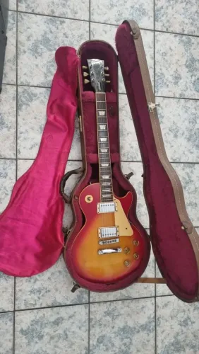 Vendo case da Gibson Les Paul troco p celular só entrego em mãos