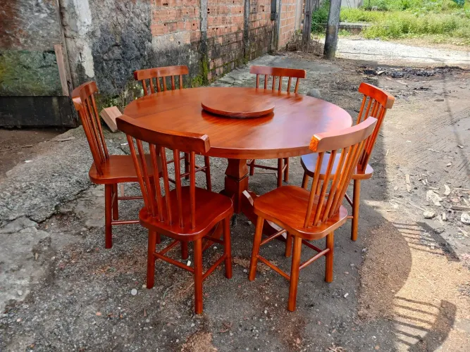 Mesa de jantar com cadeiras cawboi