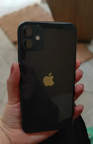 Vende-se um iPhone 11, 64gb Impecável de novo.
