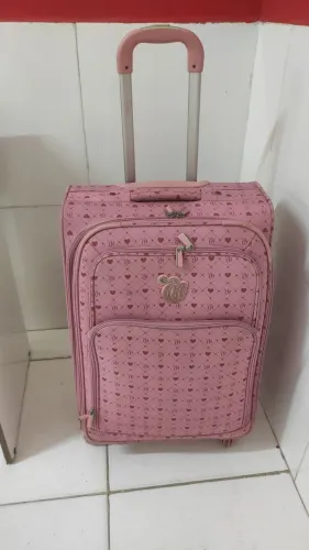 Mala para viagem, acompanha Necessarie.