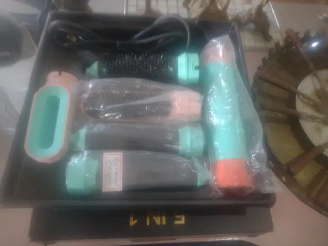 Secador de cabelo com vários acessorios