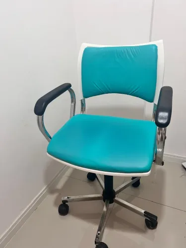 CADEIRA GIRATÓRIA ACOLCHOADA