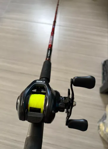 Equipamentos de Pesca - muito novo/ infos nas fotos.