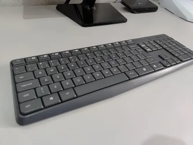 Kit Mouse e Teclado Sem Fio Logitech MK235 Grafite (ABNT2)