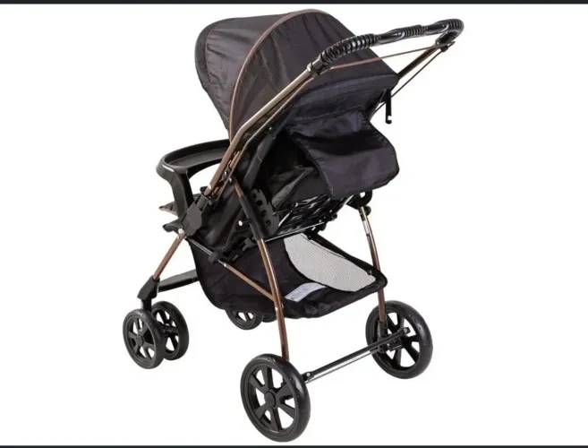 Vende- si um carinho de bebê novo na caixa!