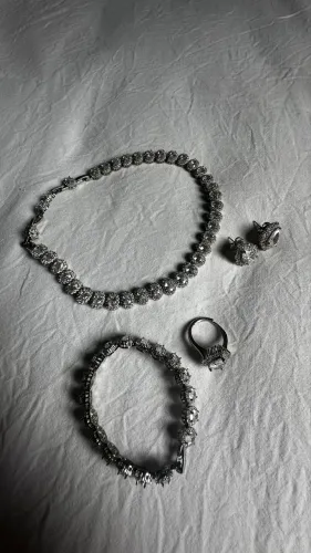 Conjunto de acessórios para noiva