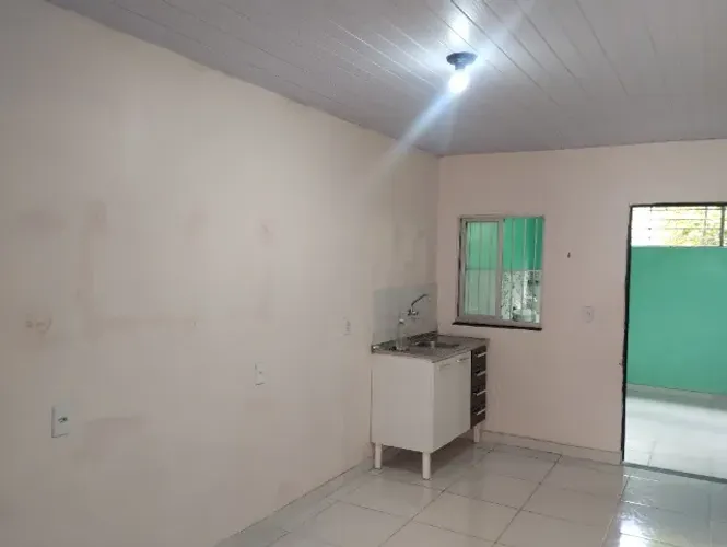 Vendo linda casa com 2 quartos no Bairro Petrópolis próximo ao INPA.