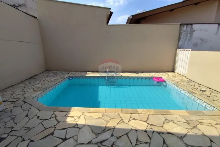 casa a venda de 171 m2, 3 quartos, 10 vagas e piscina - Centro -Lindoia