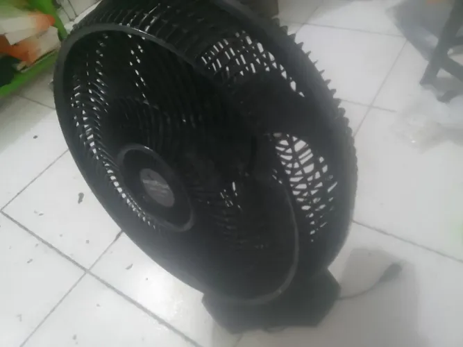 Ventilador Britania grande preto 220 pouco uso