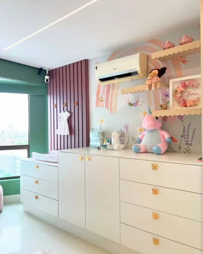 Cômoda com painel e prateleiras