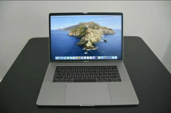 Macbook Pro 15' A1707 Touchbar I7 16GB Radeon Pro