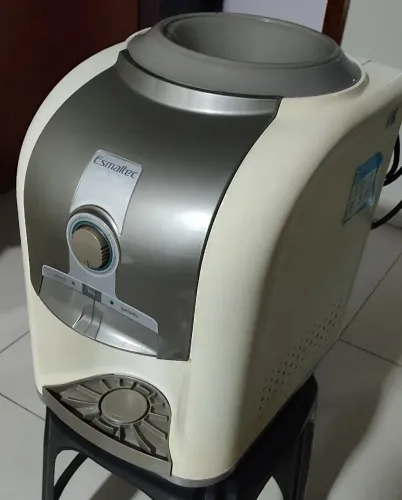 Bebedouro Esmaltec Gela água