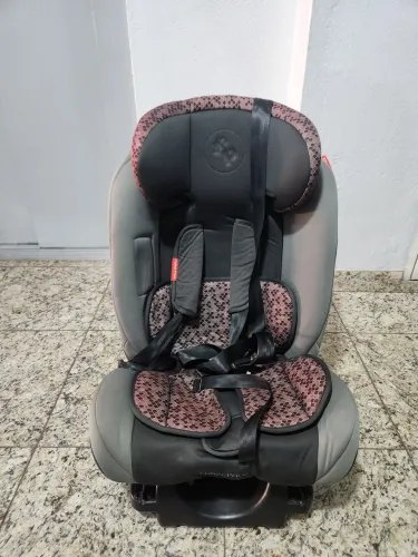 Cadeirinha de carro Fisher Price com isofix 