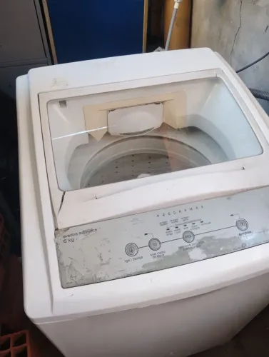Máquina de lavar 6kg Brastemp retirada de peças ou arruma leia com atenção .