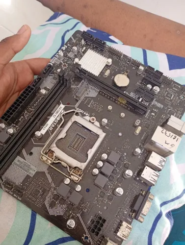Placa mãe BIOSTAR H410MH S2, processador 10 e11