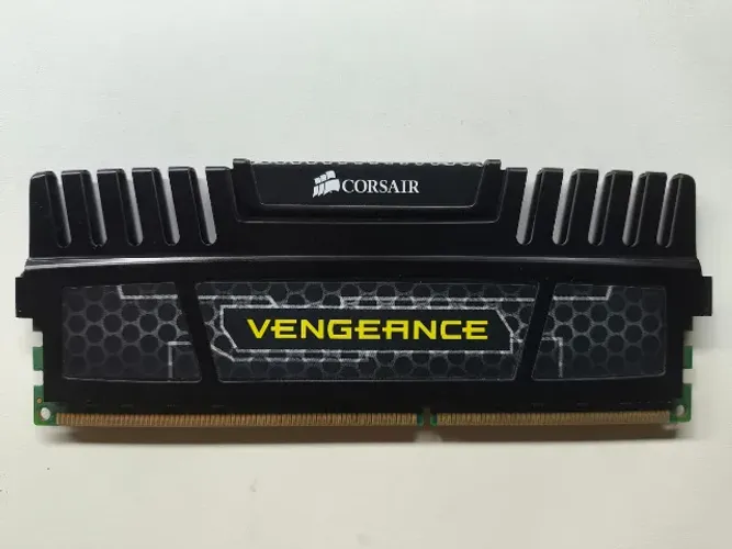Memoria Corsair Vengeance 4gb (1x4) Ddr3 1600mhz Preta