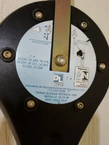 Trava queda retrátil 06M