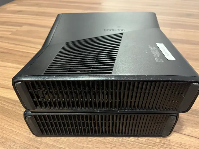 2 Xbox 360 - para retirar peças ou concerto
