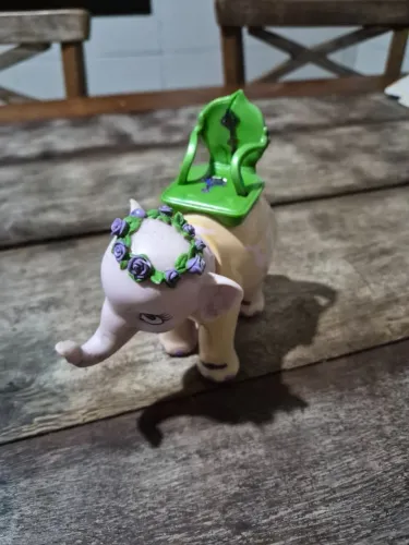Barbie A Princesa Da Ilha Elefante Tika ( Elefantinho Rosa )