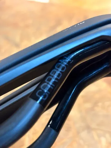 Selim Bontrager Aeolus Pro - Trilho Carbono