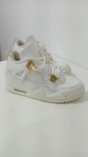Air Jordan 4 metallic Gold