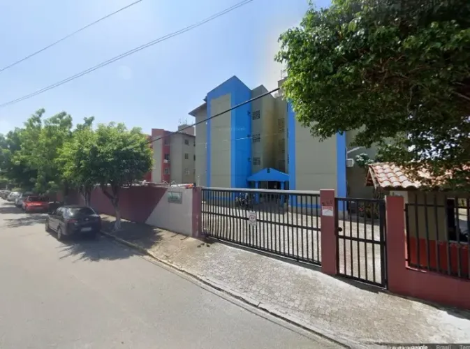 APARTAMENTO À VENDA COM 3 QUARTOS NO TERREO, ÓTIMA LOCALIZAÇÃO.