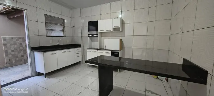 Alugo casa 2 quartos, sala, cozinha, ampla área de lavanderia e garagem, no bairro Jurema