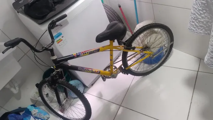 VENDO BICICLETA SEMI NOVA MÉDIA