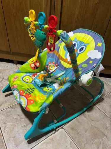 Cadeirinha balanço vibra e toca Funtime