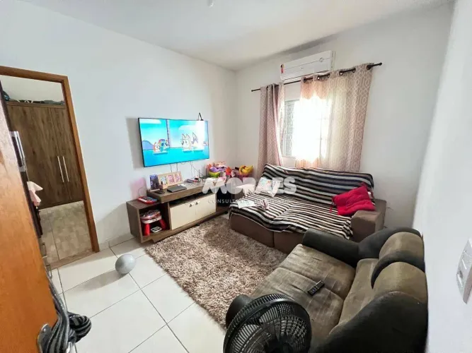 Casa com 2 quartos, sendo 1 suíte à venda, 120 m² por R$ 290.000 - Parque Santa Edwiges -