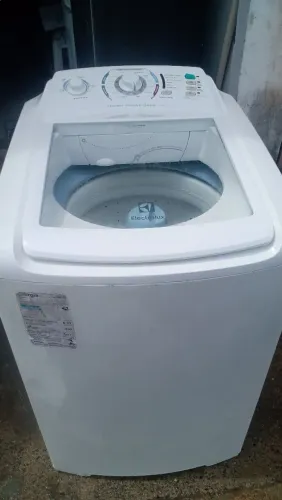 Vende-se uma máquina de lavar Eletrolux de 10kg