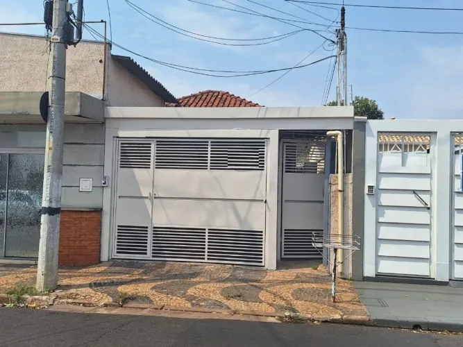 Locação: Casa de 60 m² com Quintal no Somenzari  Próxima ao Centro