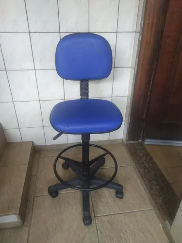 Cadeira caixa alta