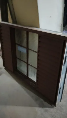Vendo 2 janela 1vitro banheiro 1 vitro cozinha 1 porta correr