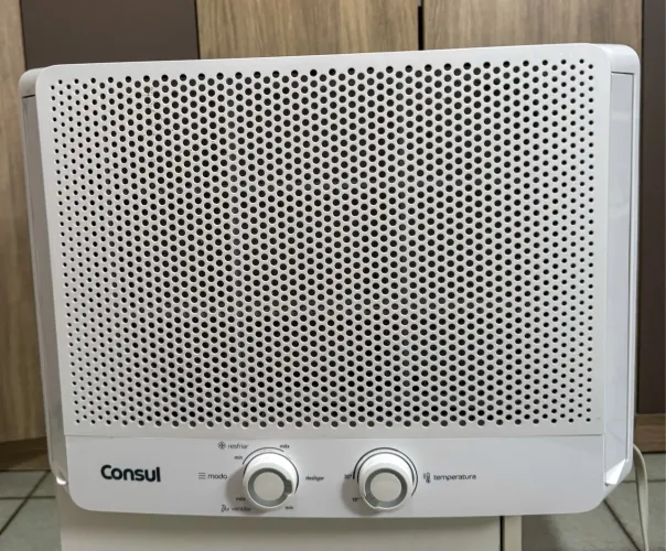 Ar-condicionado de Janela Consul 7.500 BTUs 220V - Funcionando