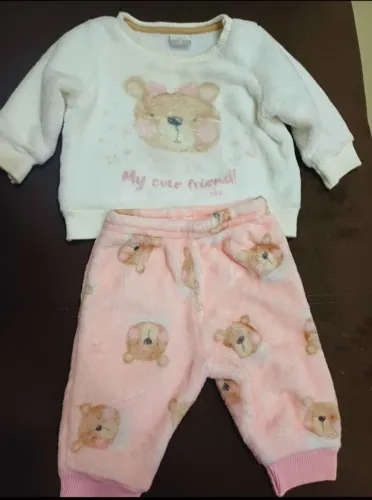 Conjunto de bebê quentinho. 