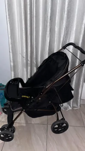 Vendo Carrinho com bebê conforto