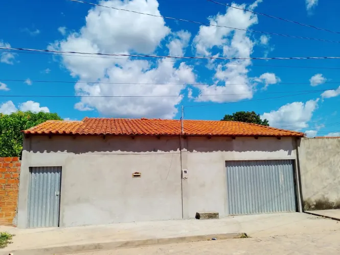 Terreno 12 x 30, com Casa de Alvenaria, com garagem.