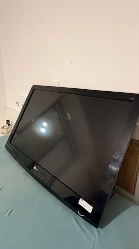 TV LG Grande - Ótimo Estado - Pronta para Uso