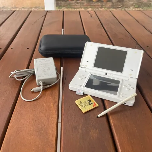 NINTENDO DSi - COM R4