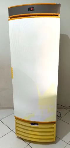 Cervejeira expositora vertical freezer