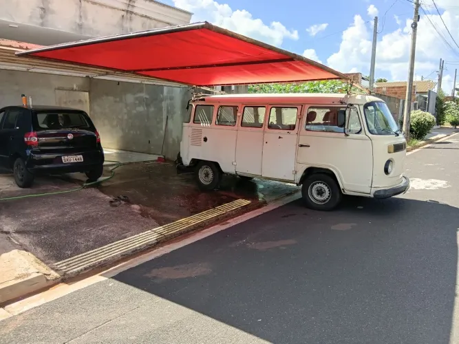 TENDA EM LONA COM SUPORTES