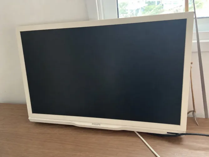 TV Monitor Philips branca.Ideal para pequenos espaços, cozinha ou monitor.Funcionando
