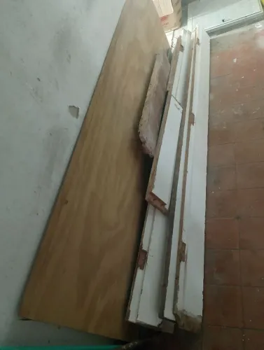Uma porta de 70.2 forras uma 70 c outra 80 c usadas mais e de massaranduba