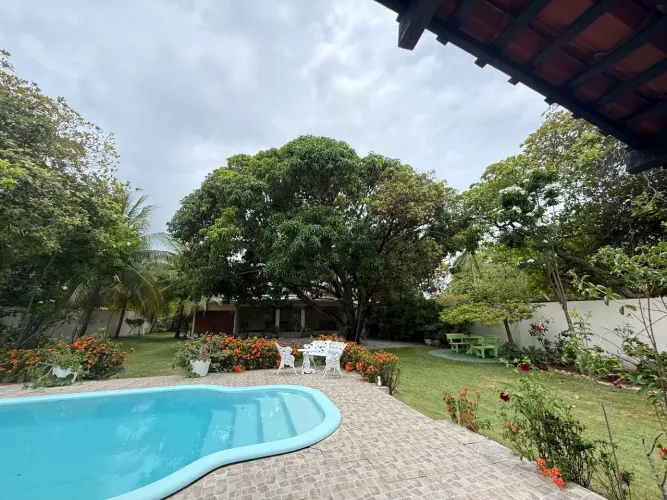 Beira mar na praia de Catuama 
