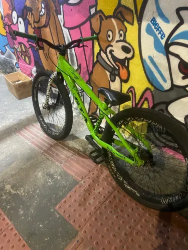 Vendo ou catira quadro gta rebel verde ?