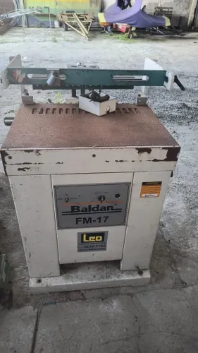 Vendo lote De E Máquinas Para Marcenaria <br>ZAP *<br>Valor 13.000,00 Em Tudo