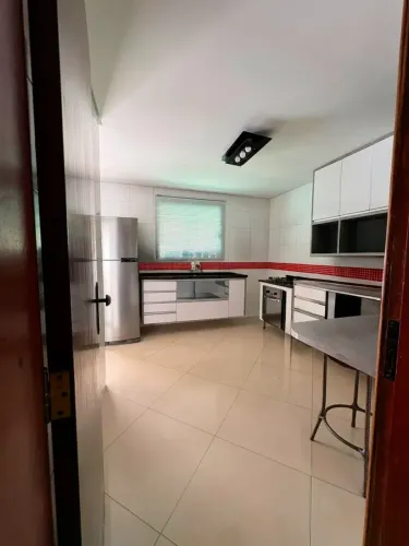 Casa em condomínio fechado no Alpes de Caieiras com 1.360 m², piscina e 3 vagas