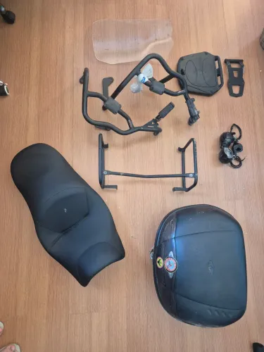 Kit acessórios Versys X 300 protetor carenagem, alforge banco pedrinho bolha milha